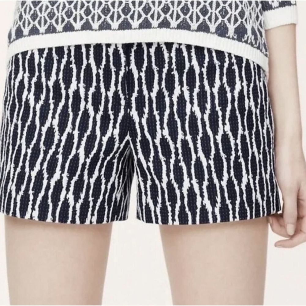 Loft The Riviera Textured Flat Front Shorts Navy & White Size 0